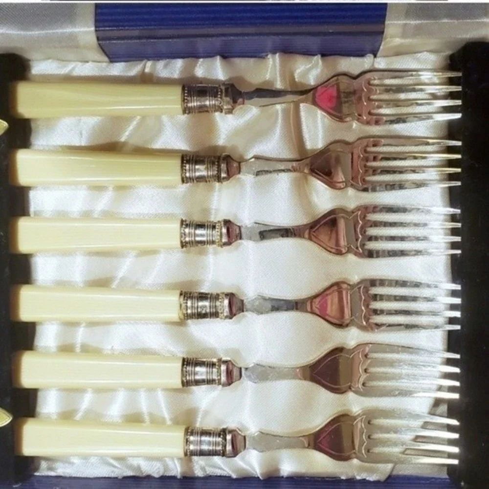 VTG Fish Cutlery English Style Design 6 Sets Forks Knifes faux bone Silver pl